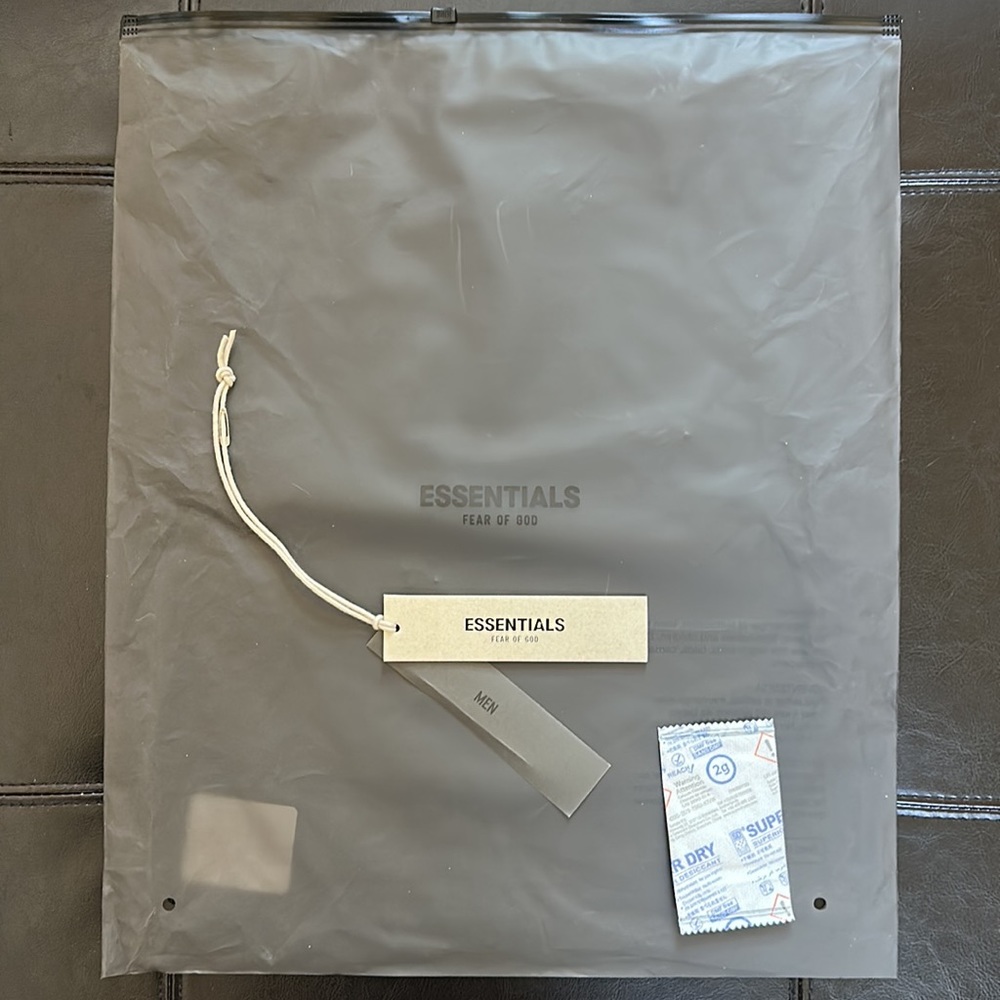 ESSENTIALS FEAR OF GOD merch bag & tags